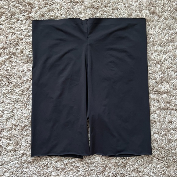 SPANX - Trust Your Thinstincts High-Waisted Mid-Thigh - Black - Picture 7 of 8